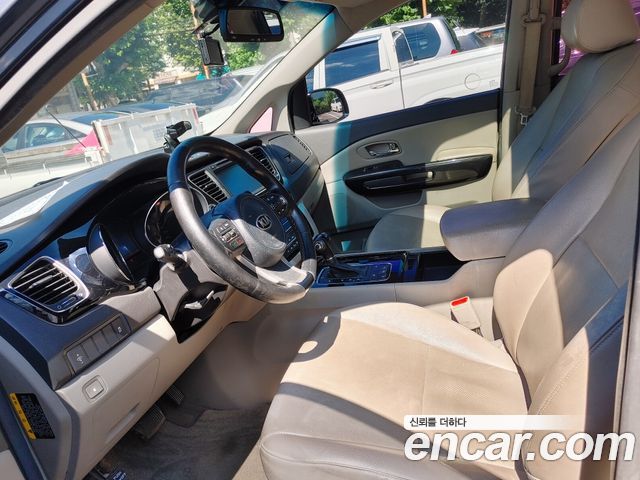 Kia Canival 2016 — photo 17