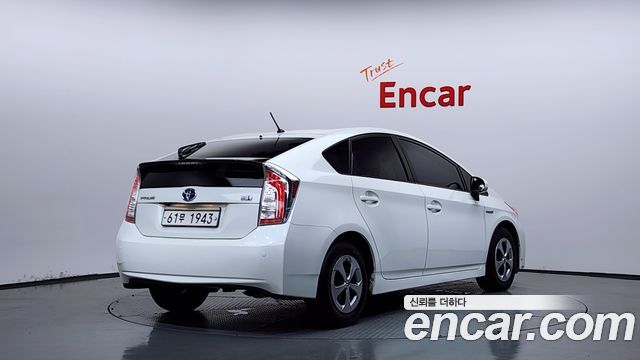 Toyota Prius 2014 — photo 2