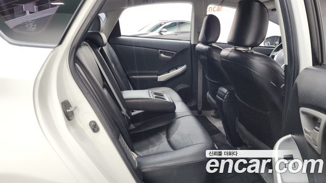 Toyota Prius 2014 — photo 12