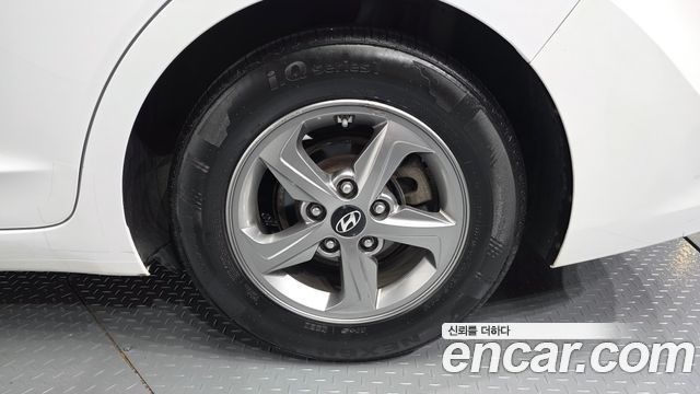 Hyundai AVANTE 2017 — photo 5