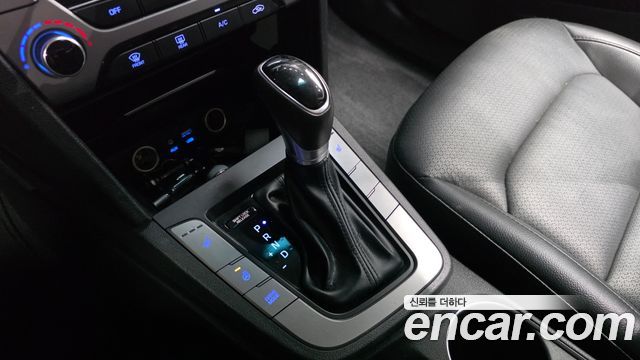 Hyundai AVANTE 2017 — photo 9