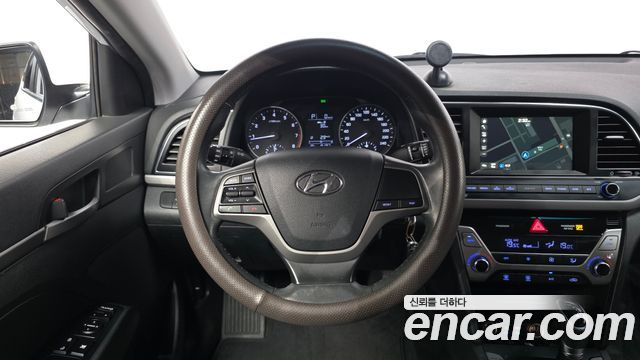 Hyundai AVANTE 2017 — photo 13