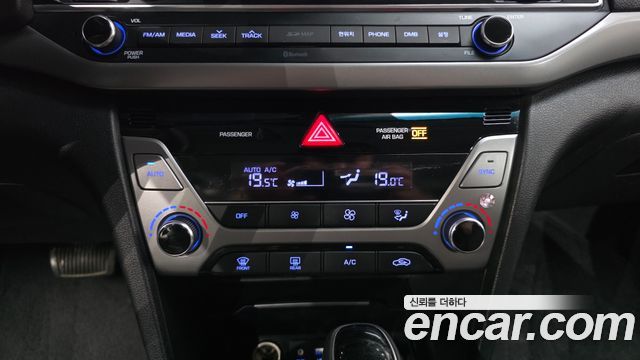 Hyundai AVANTE 2017 — photo 17