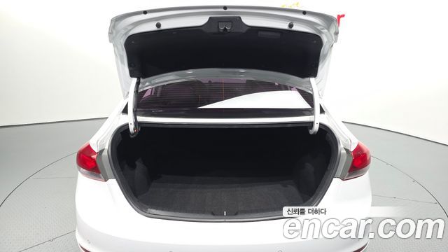 Hyundai AVANTE 2017 — photo 20
