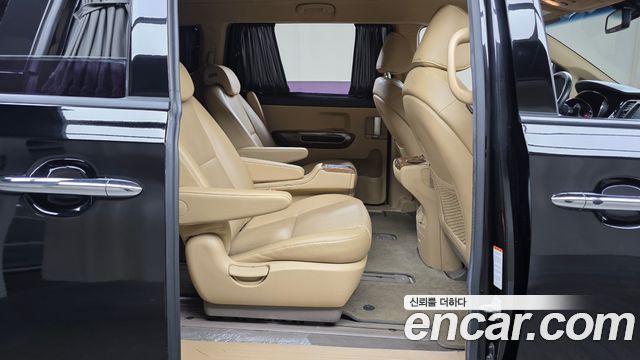 Kia Canival 2016 — photo 17