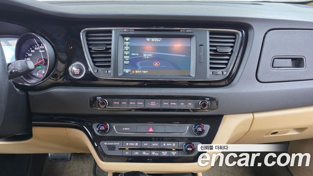 Kia Canival 2016 — photo 21