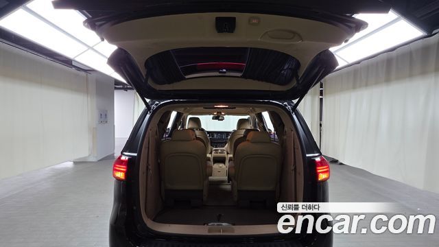 Kia Canival 2016 — photo 25