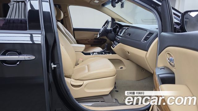 Kia Canival 2016 — photo 16