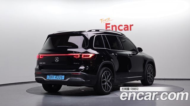 Mercedes-Benz EQB 2022 — photo 2