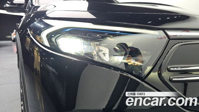 Mercedes-Benz EQB 2022 — photo 8