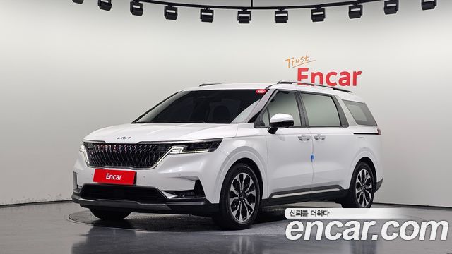 Kia Canival 2023 — photo 1