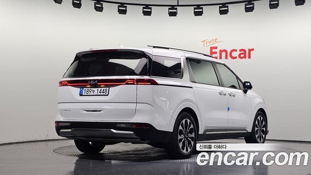 Kia Canival 2023 — photo 2