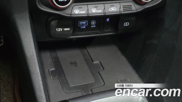 Hyundai Veloster 2018 — photo 25