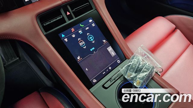 Porsche Taycan 2025 — photo 12