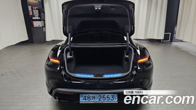 Porsche Taycan 2025 — photo 26