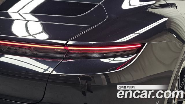Porsche Taycan 2025 — photo 9