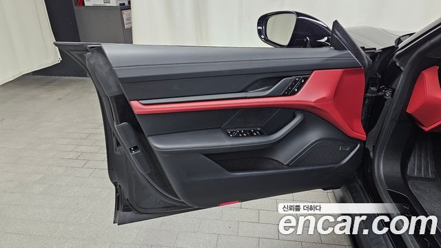 Porsche Taycan 2025 — photo 14