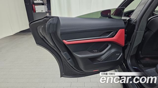 Porsche Taycan 2025 — photo 15