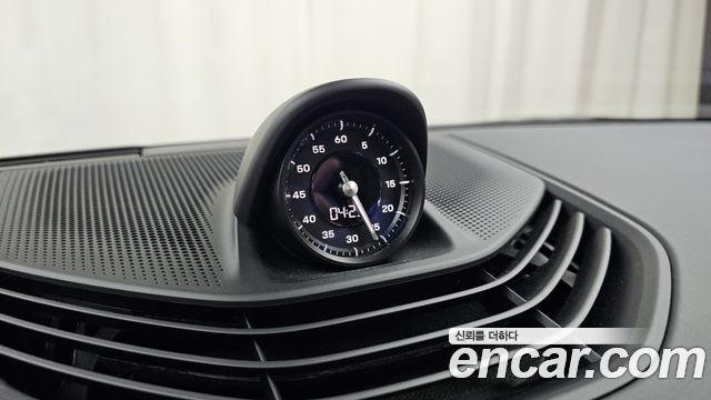 Porsche Taycan 2025 — photo 27
