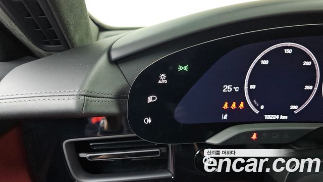 Porsche Taycan 2025 — photo 28