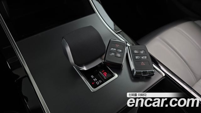 Land Rover Range Rover Evoque 2025 — photo 9