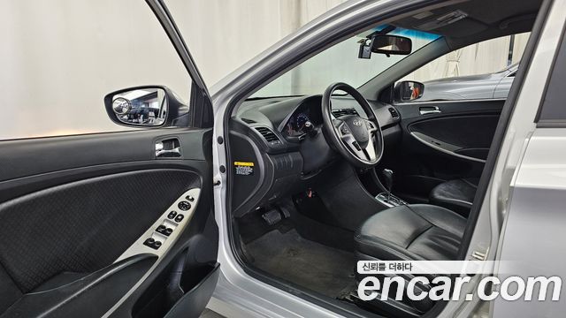 Hyundai Accent 2012 — photo 10