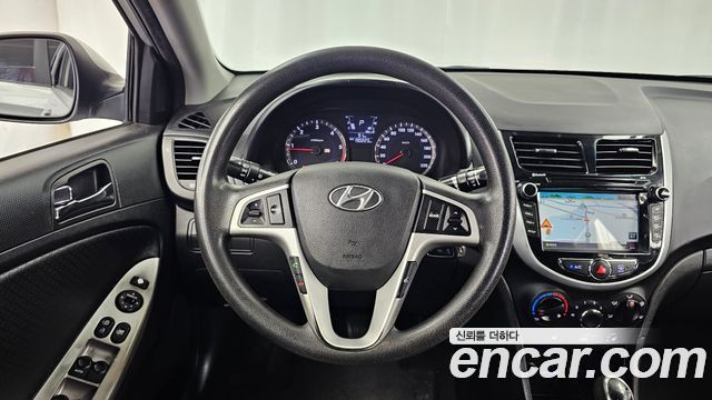 Hyundai Accent 2012 — photo 13