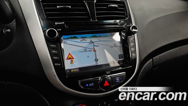 Hyundai Accent 2012 — photo 16