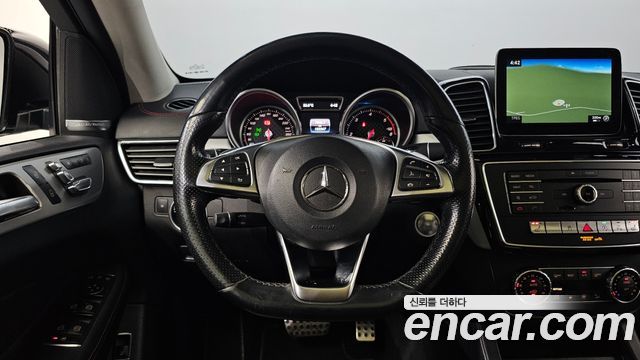 Mercedes-Benz GLE-Class 2018 — photo 14