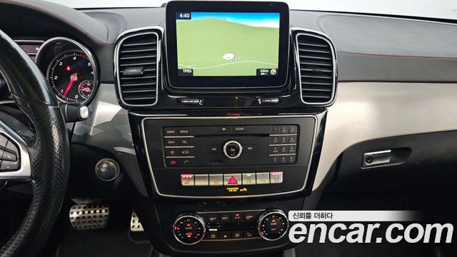 Mercedes-Benz GLE-Class 2018 — photo 15