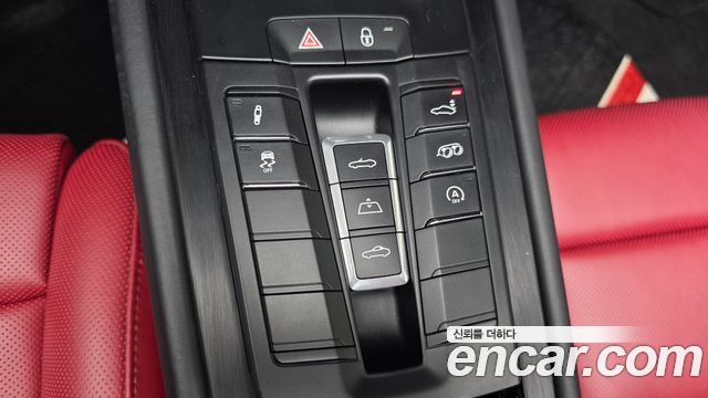 Porsche 911 2019 — photo 17