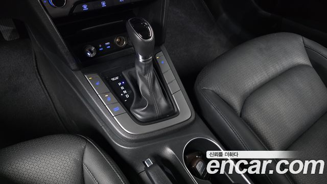 Hyundai AVANTE 2016 — photo 12