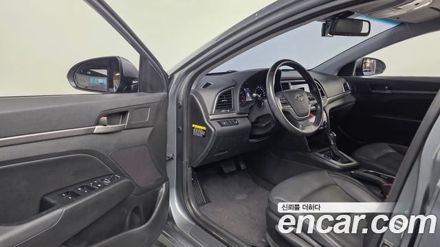 Hyundai AVANTE 2016 — photo 13