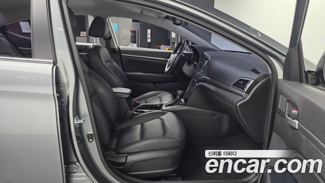 Hyundai AVANTE 2016 — photo 17
