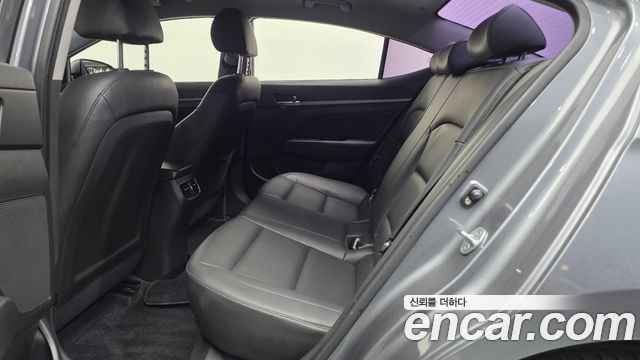 Hyundai AVANTE 2016 — photo 18