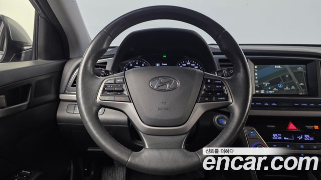 Hyundai AVANTE 2016 — photo 19