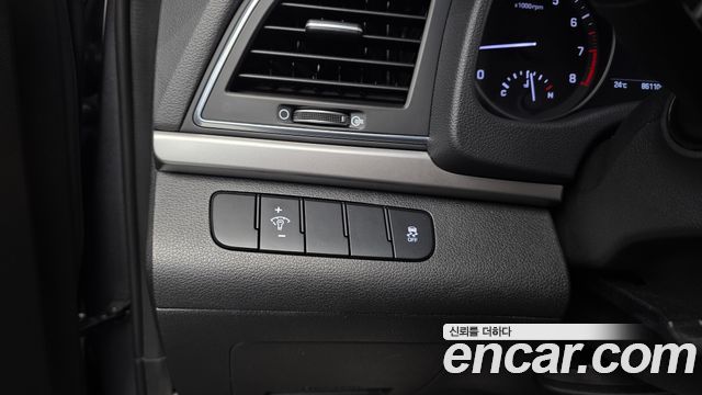Hyundai AVANTE 2016 — photo 25