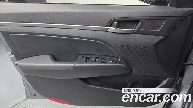 Hyundai AVANTE 2016 — photo 14