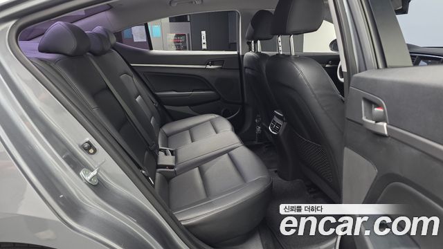 Hyundai AVANTE 2016 — photo 16