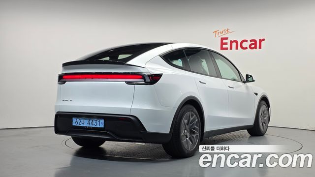 Tesla Model Y 2026 — photo 2