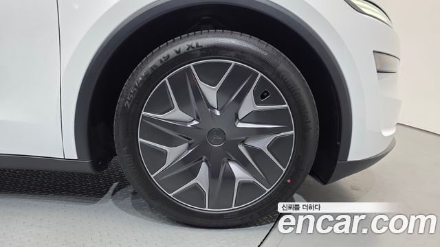 Tesla Model Y 2026 — photo 5