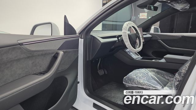 Tesla Model Y 2026 — photo 13