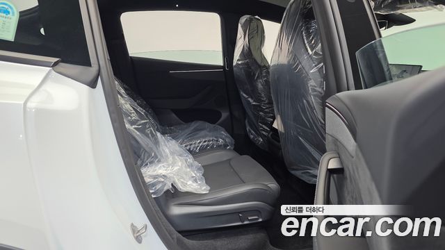 Tesla Model Y 2026 — photo 18