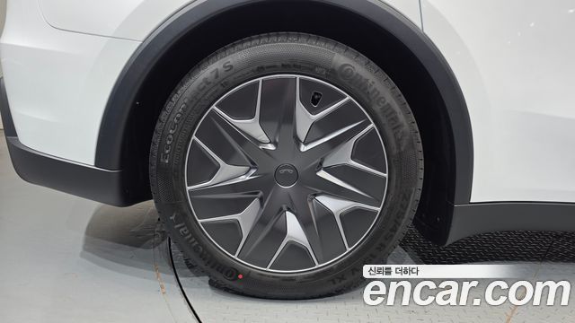 Tesla Model Y 2026 — photo 7