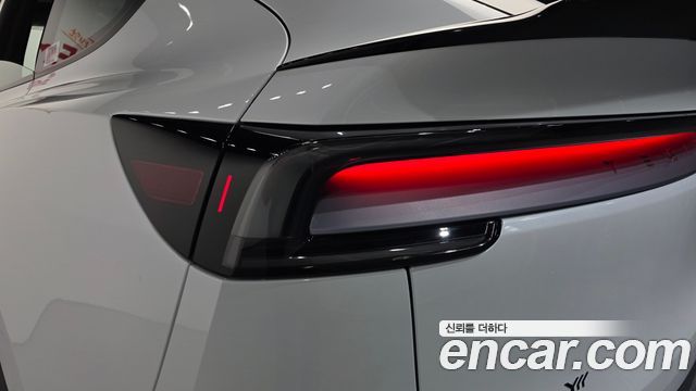 Tesla Model Y 2026 — photo 9