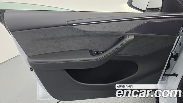 Tesla Model Y 2026 — photo 14
