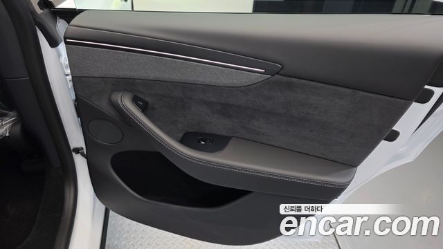 Tesla Model Y 2026 — photo 15