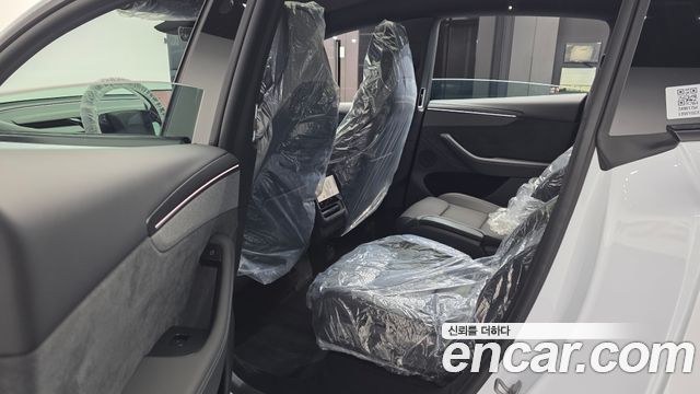 Tesla Model Y 2026 — photo 16