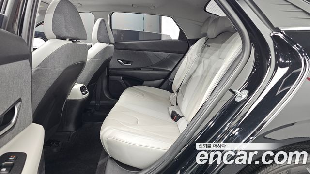 Hyundai AVANTE 2022 — photo 17
