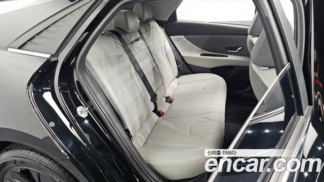 Hyundai AVANTE 2022 — photo 18